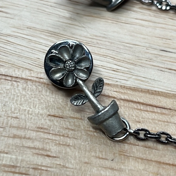 Vintage Amy pewter Water Can & Flower in pot Lapel Tack Pin W/ Chain brooch - Picture 4 of 10